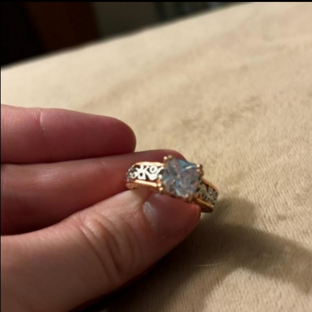 CZ ring. Rose gold and silver toned filigree. Size 8 - Picture 13 of 13